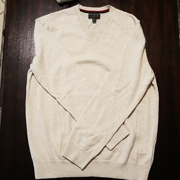 Banana Republic v-neck sweater - Picture 3 of 5